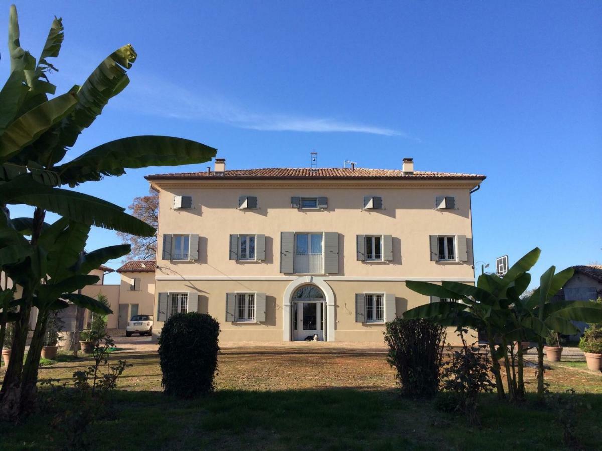 Villa Pacchioni Cavezzo Екстериор снимка